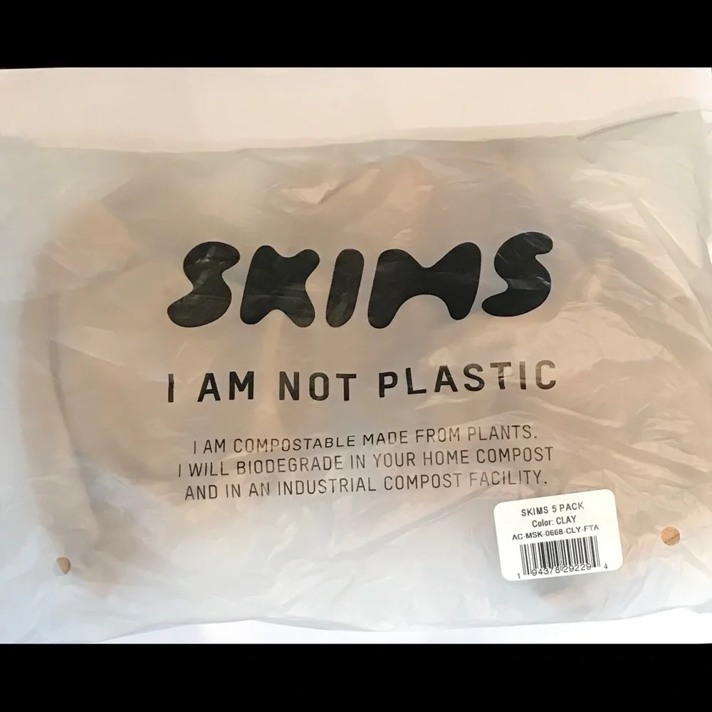 SKIMS Face Mask Clay